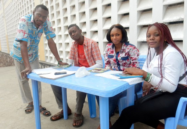 Reagan et quelques jeunes 